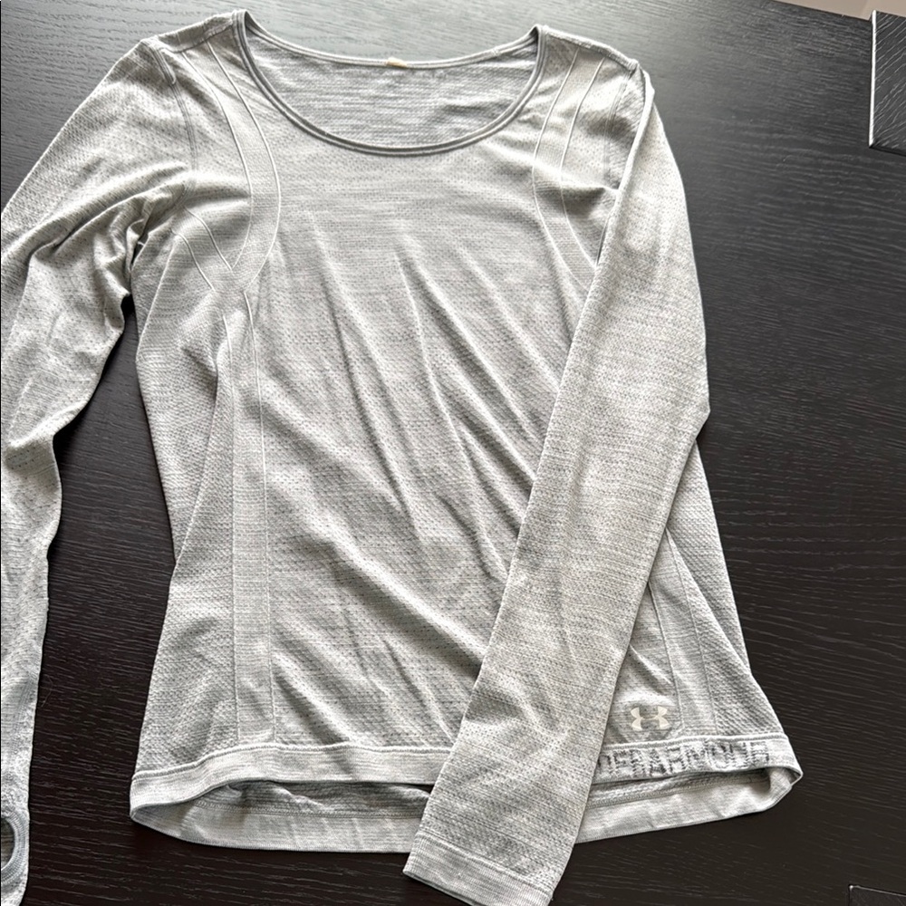 Under Armour Women's Gray Long Sleeve Top